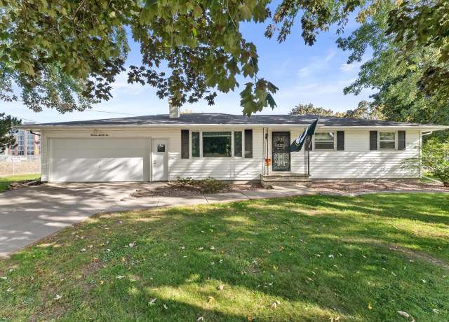 House for Sale Next to Lambeau Field: Find Your Dream Home in Ashwaubenon