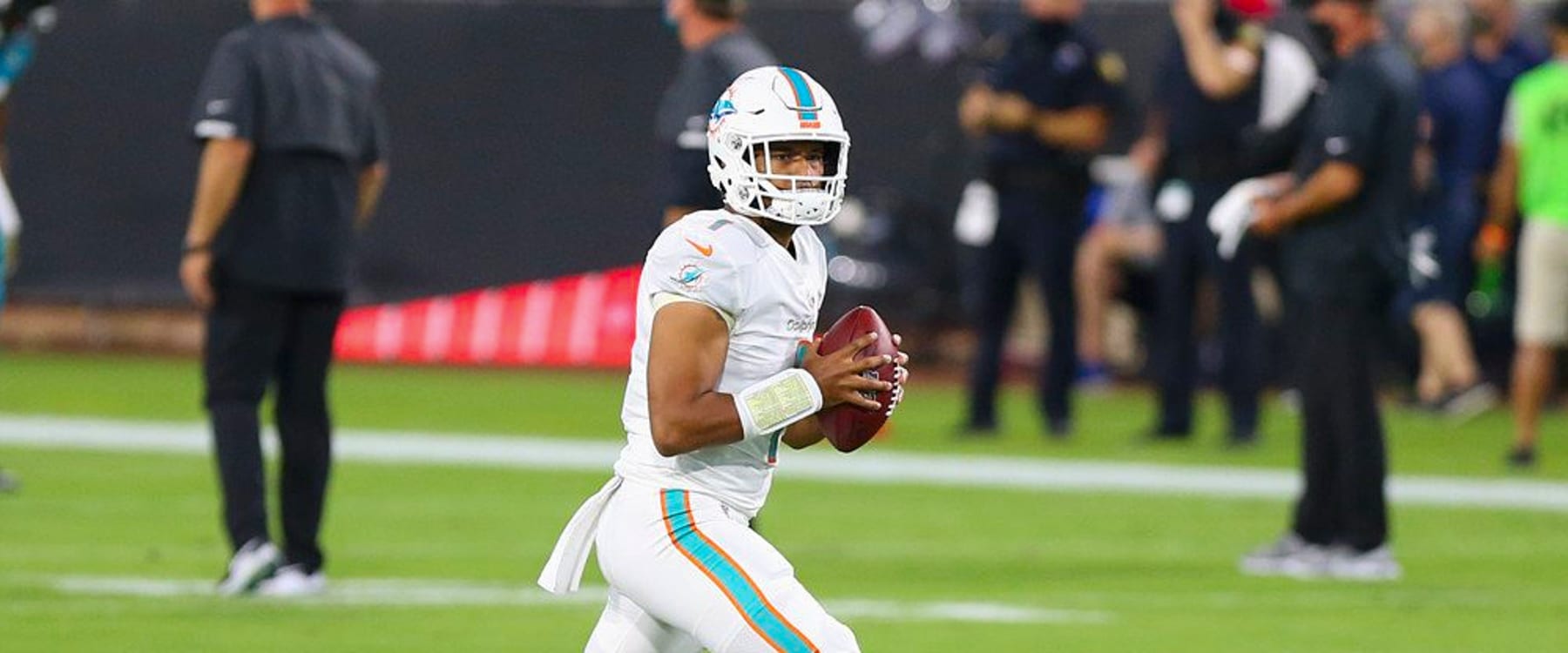 Should You Draft Dak Prescott or Tua Tagovailoa in 2024? Fantasy Football Advice