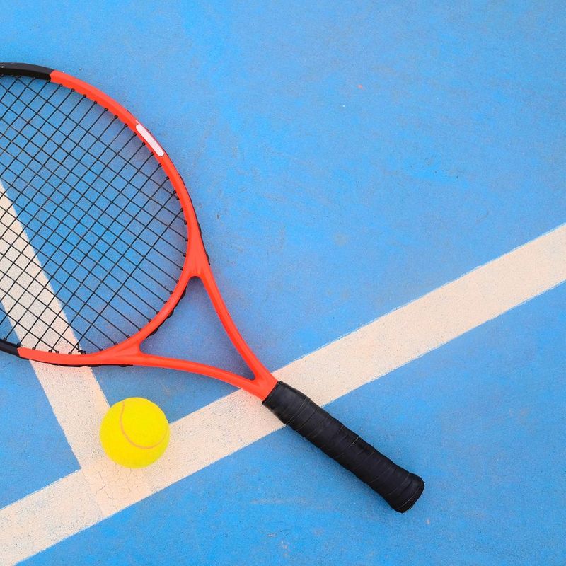 Maintain Peak Performance: Tips to Clean Your Tennis Racket Grip