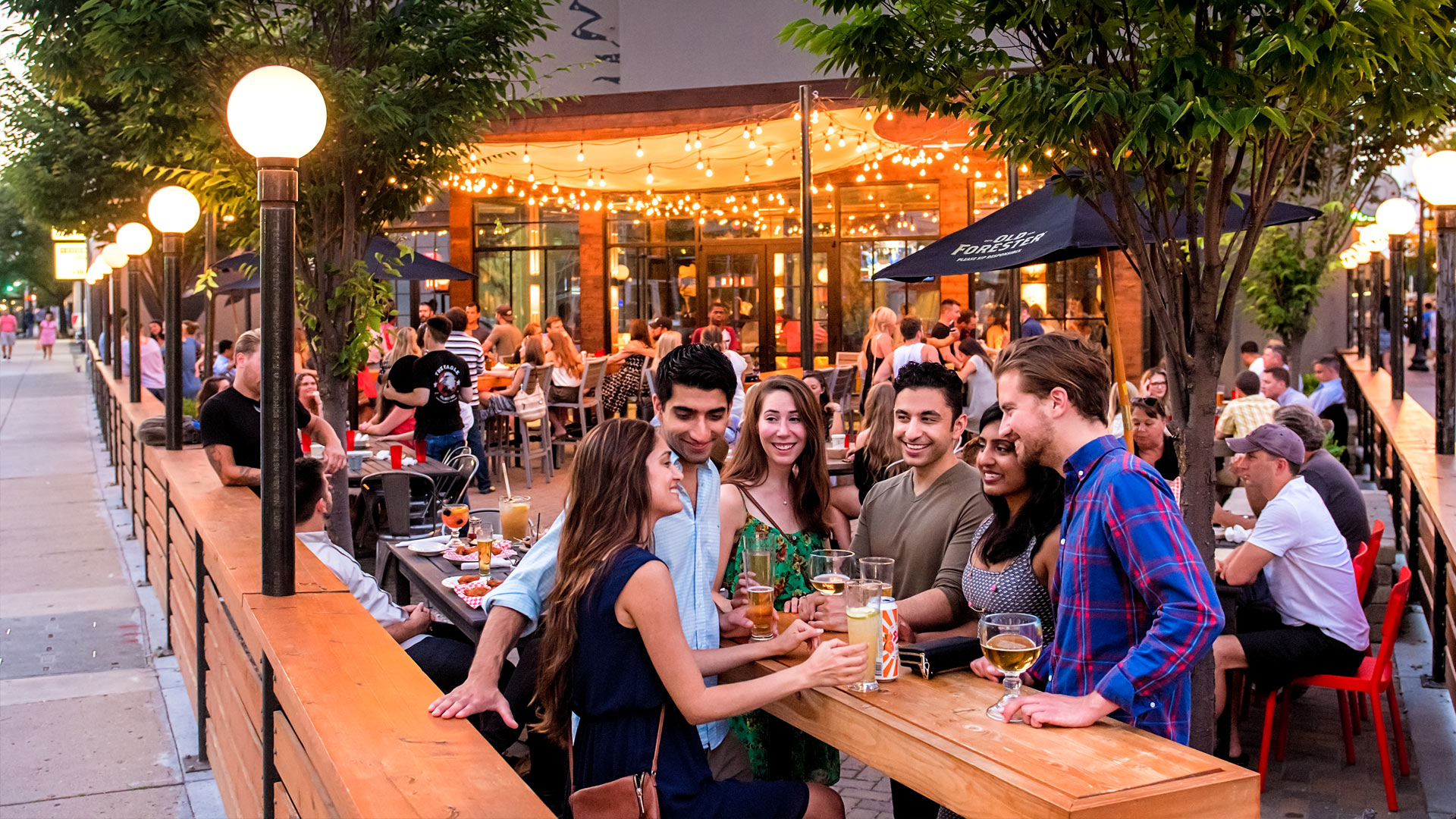 Best Restaurants Near Gainbridge Fieldhouse: Top Dining Spots in Indianapolis