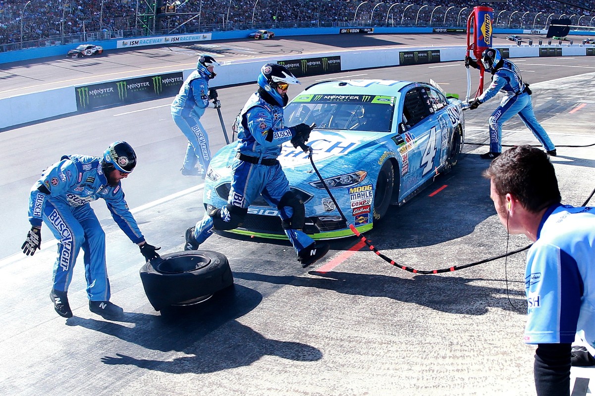 NASCAR Pit Crew Salaries: What Do They Earn Per Race and Year?