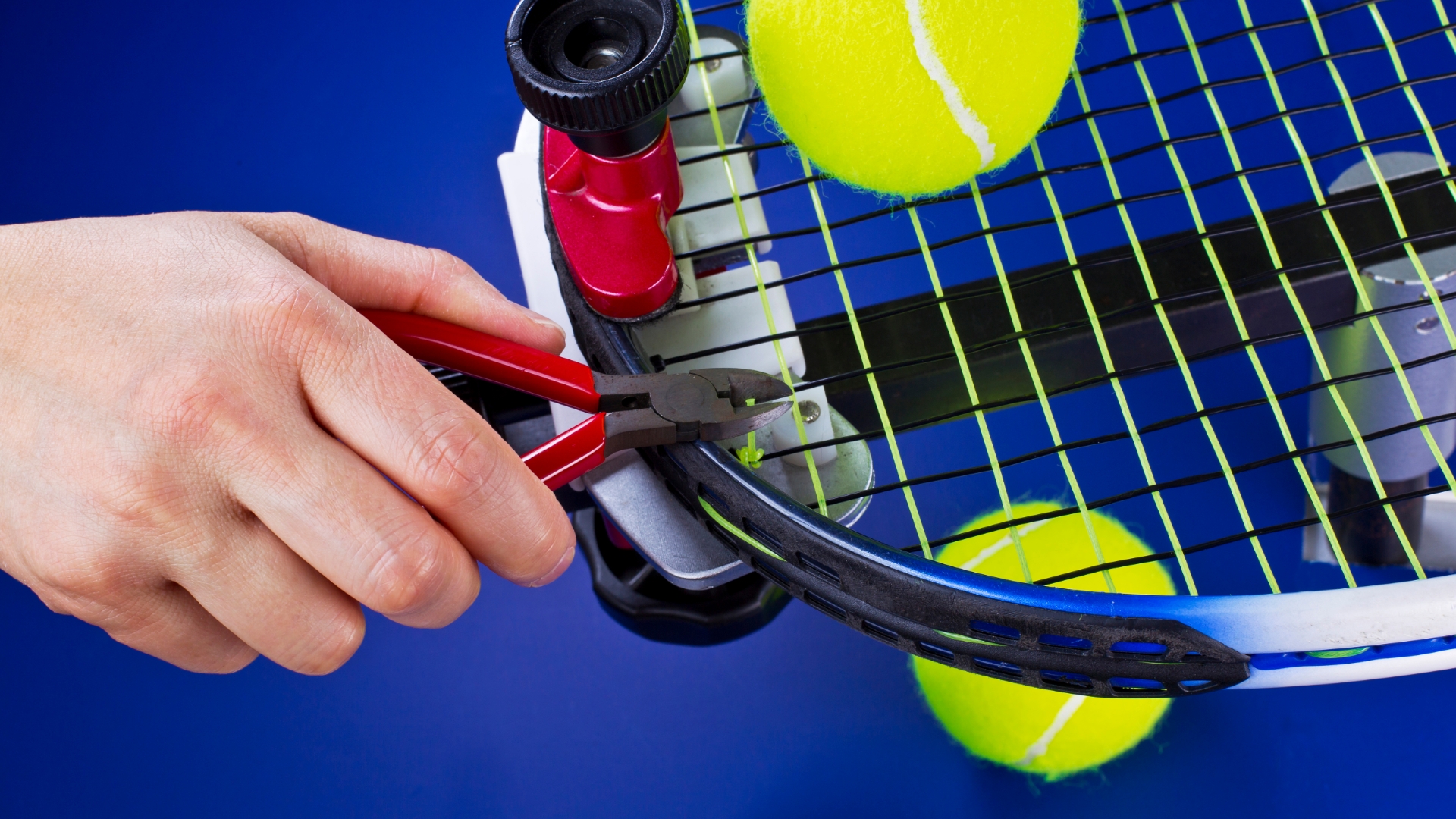 Maintain Peak Performance: Tips to Clean Your Tennis Racket Grip