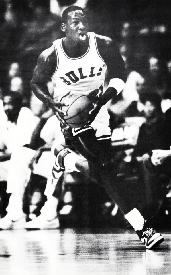 Iconic Black and White Michael Jordan Photos: High-Quality Images for Collectors