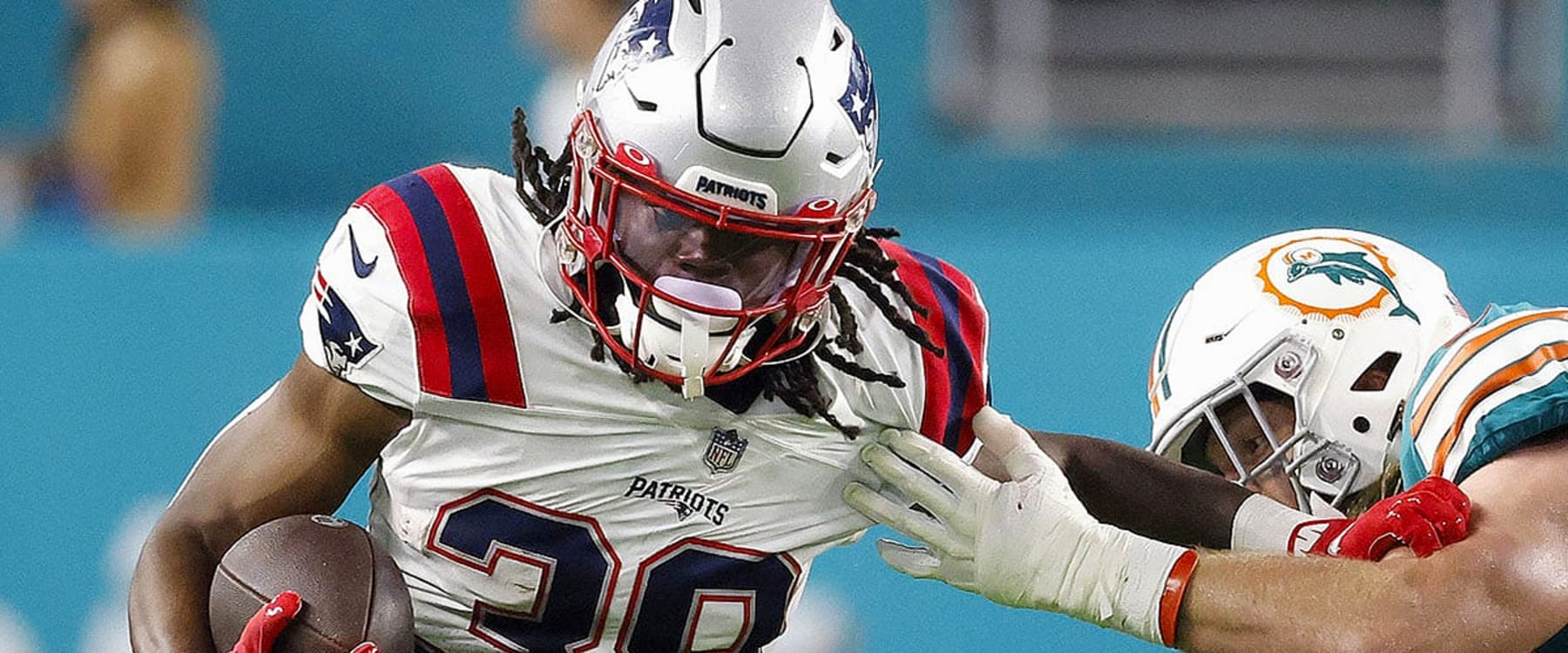 Fantasy Football Comparison: Bijan Robinson or Rhamondre Stevenson for Week 9?