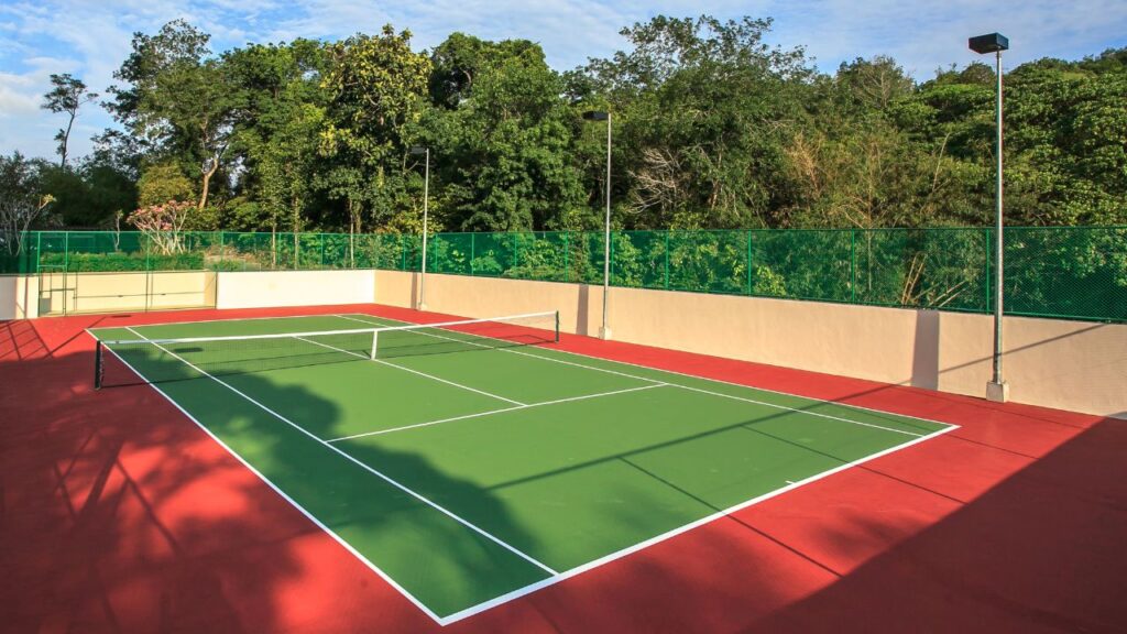 How much does it cost to resurface a tennis court? Budgeting tips inside!