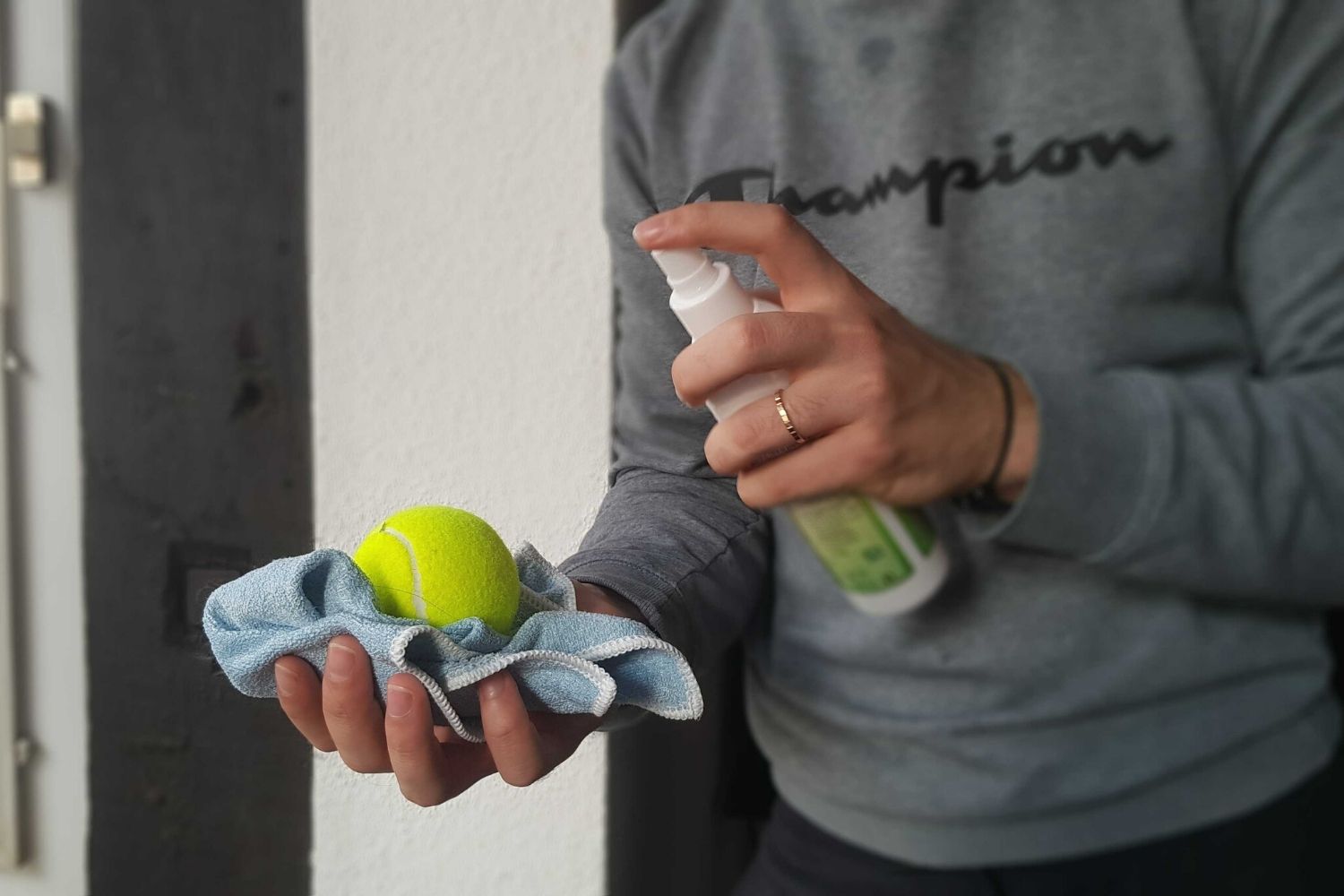 How to Wash Tennis Balls by Hand (Clean Your Tennis Balls)