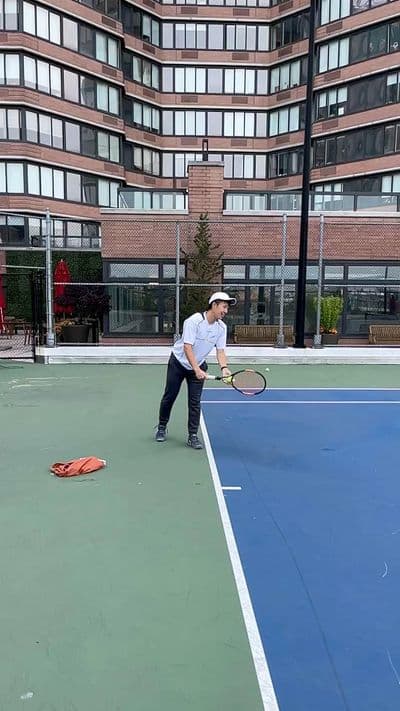 How to take tennis lessons in NYC (beginners guide to finding a court and a qualified instructor)