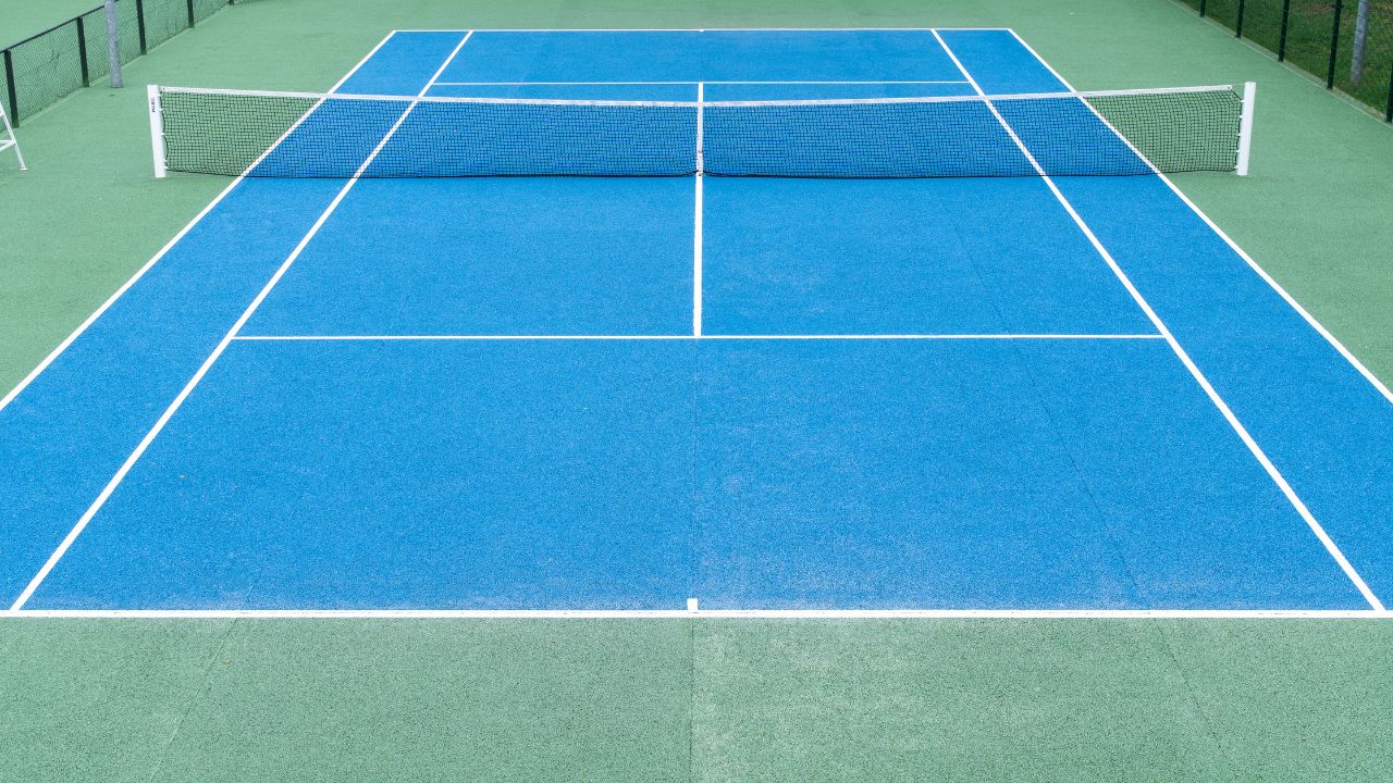 How much does it cost to resurface a tennis court? Budgeting tips inside!