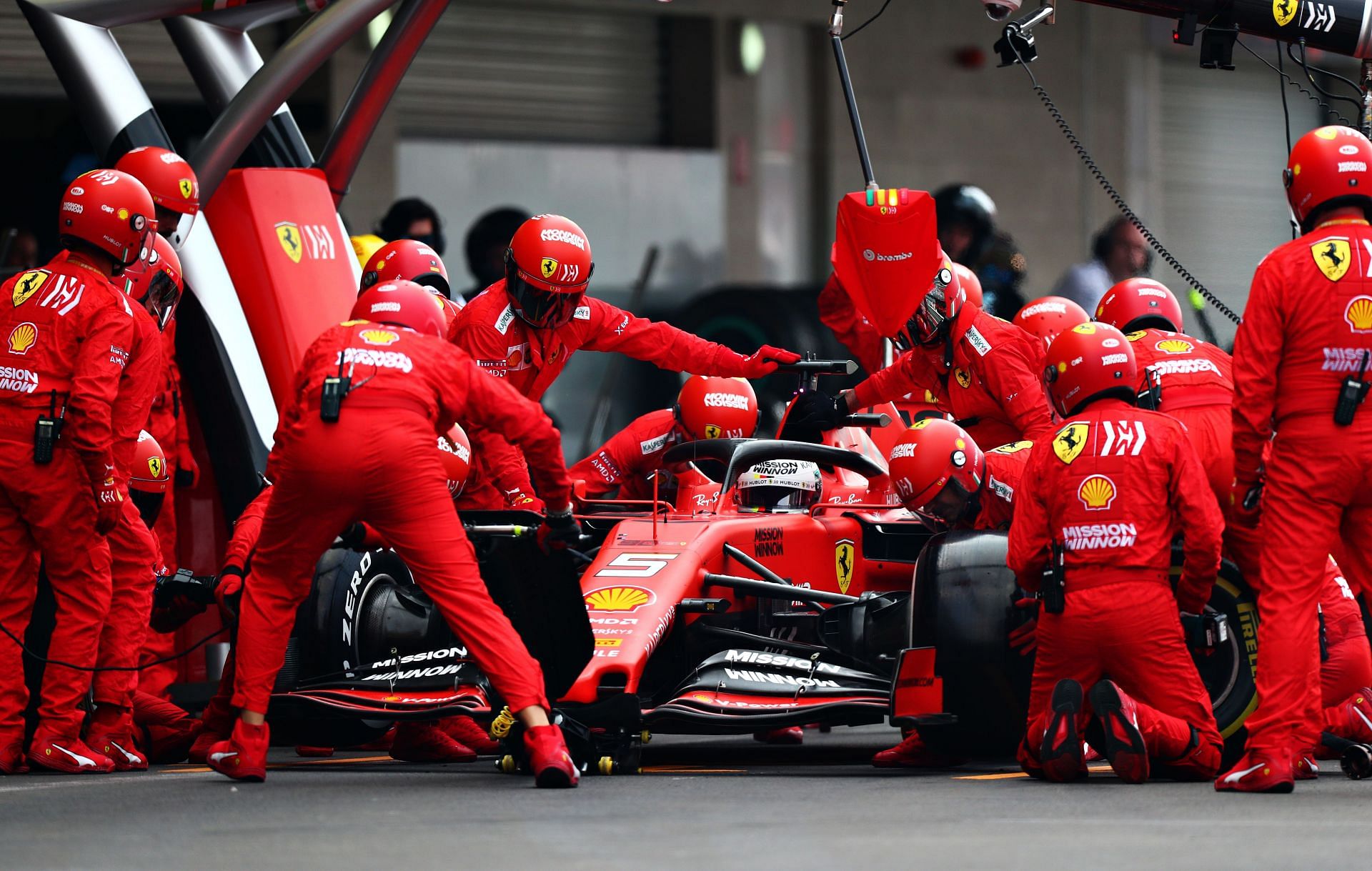 How Much Does F1 Pit Crew Earn a Year Whats the Salary Range