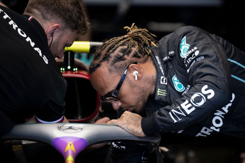 Can F1 drivers listen to music to stay focused? Experts weigh in on this debate.