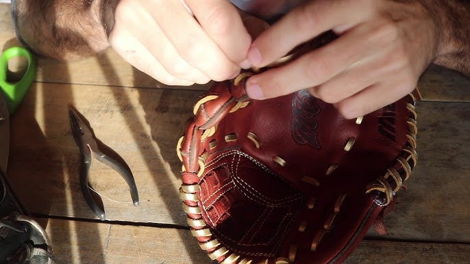 How to tighten a baseball glove, a guide for baseball players!