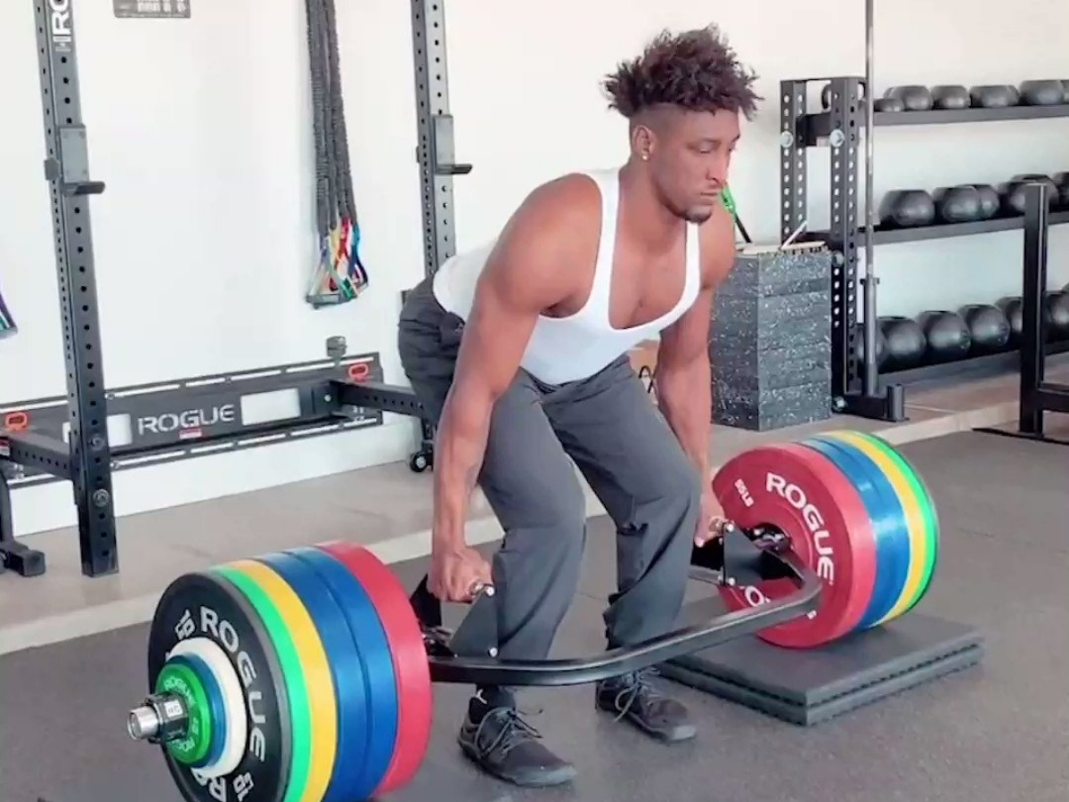 NFL Player Deadlift: Benefits and Training Routines Explored