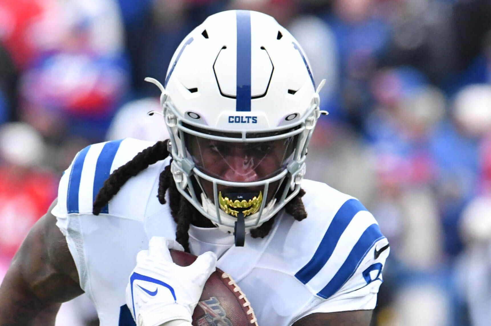 Are mouth guards required in the NFL? Get the facts straight here!