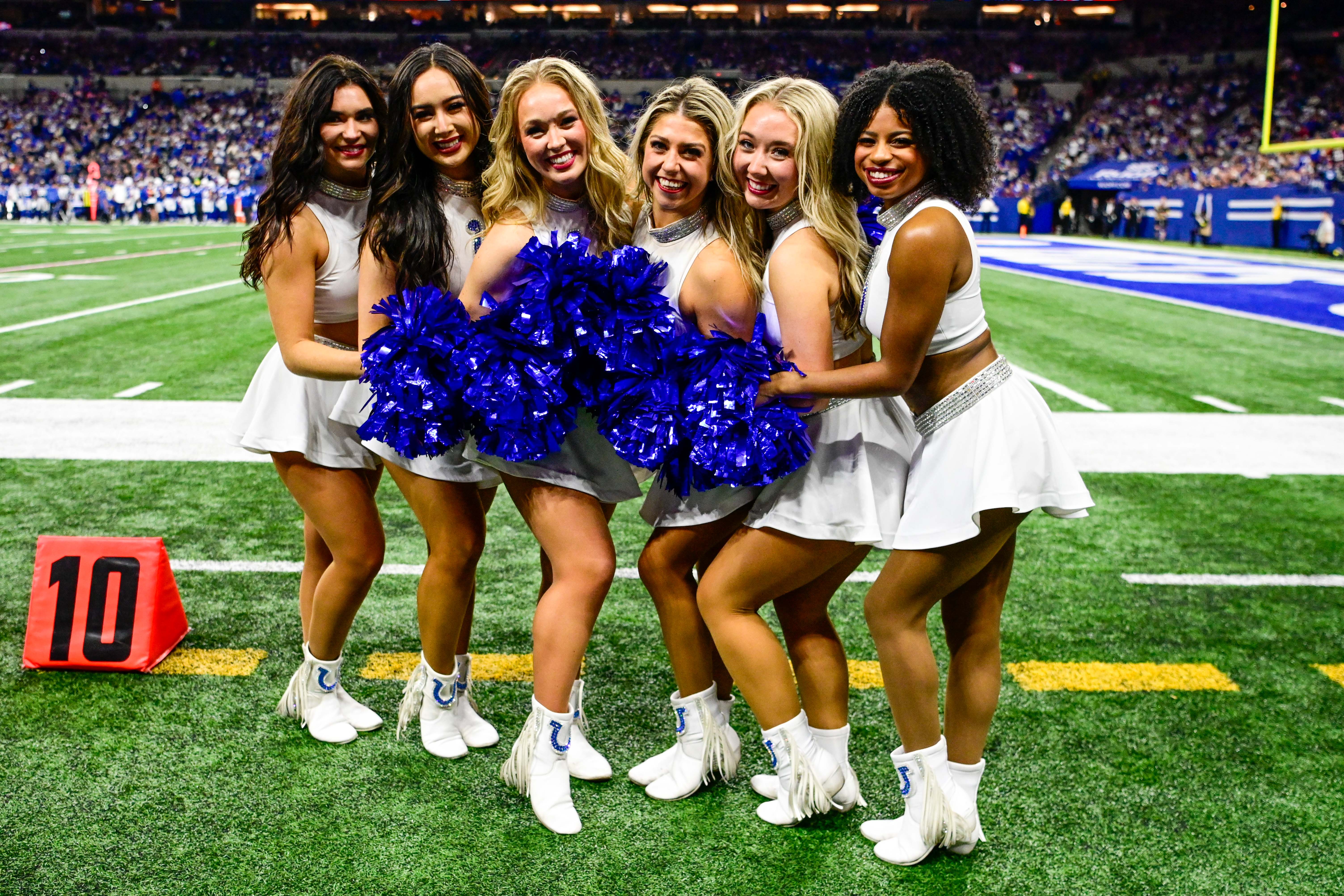 How Many Teams in the NFL Have Cheerleaders? The Full List!