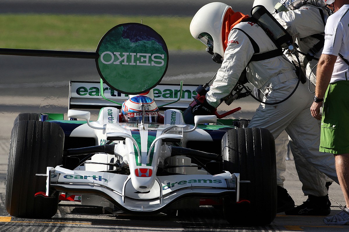 Fueling in Formula 1: Do F1 Cars Refuel During the Race?