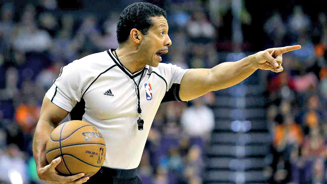 How much does a NBA referee make a year? A simple look at their annual income.