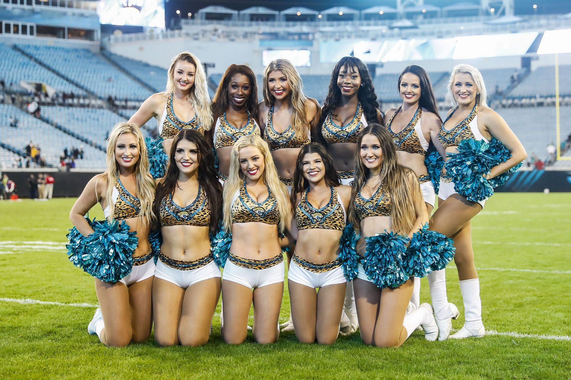 How Many Teams in the NFL Have Cheerleaders? The Full List!