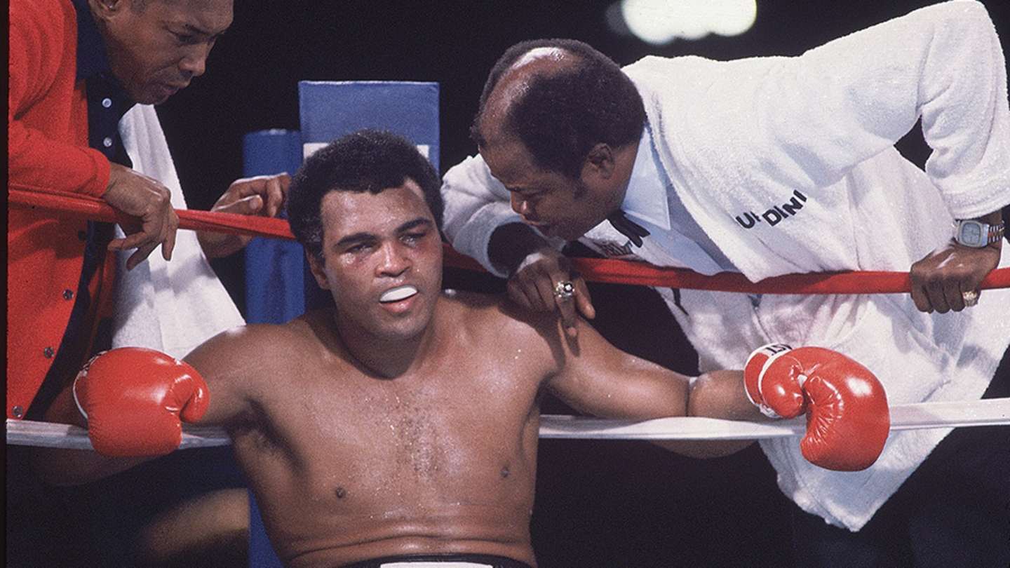 Who Beat Muhammed Ali in the Ring? Exploring the Legends Defeats.